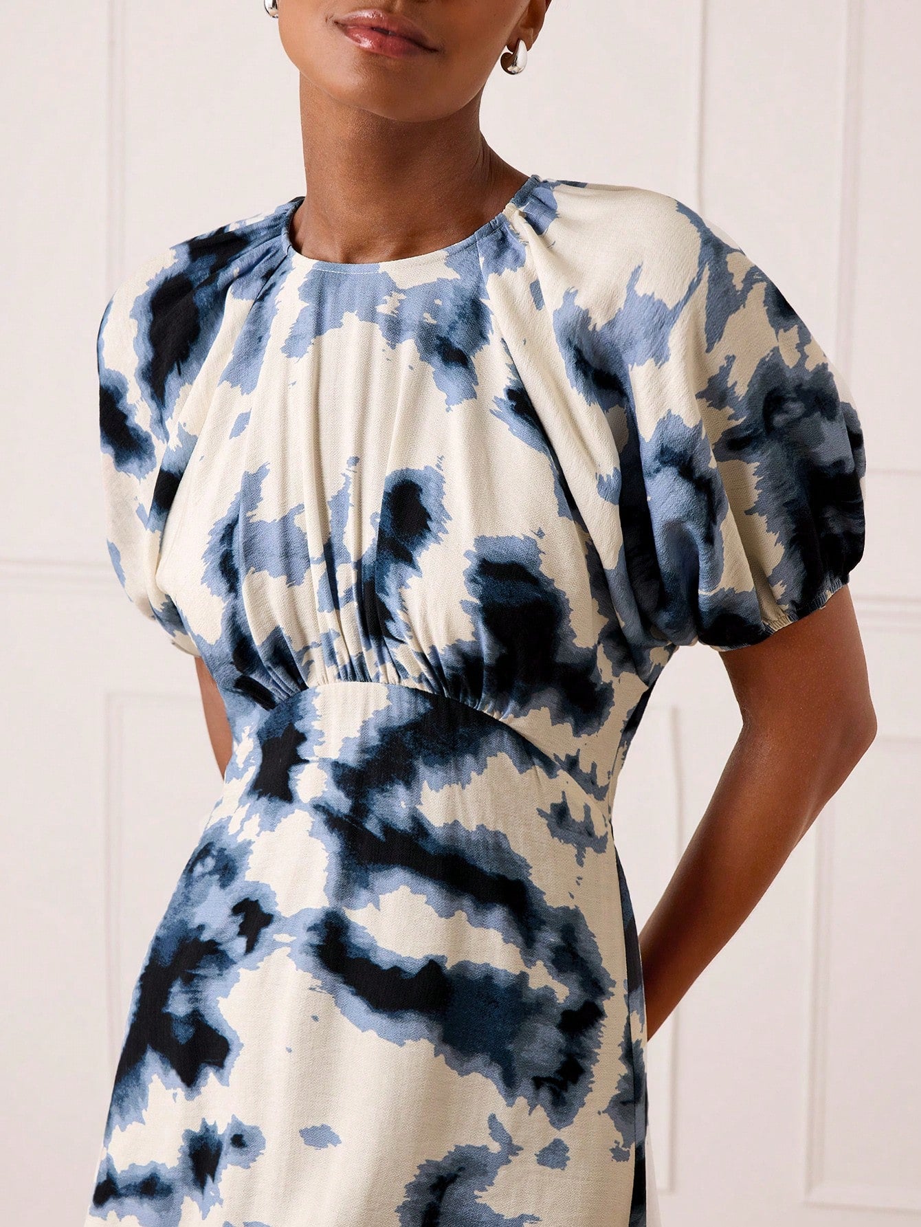 Off-White Petal Puffed Sleeves Dress