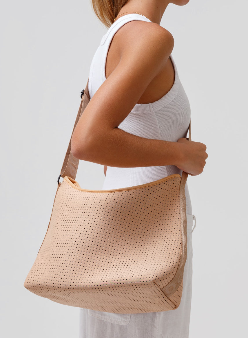 HOBO CROSSBODY BAG - TAN