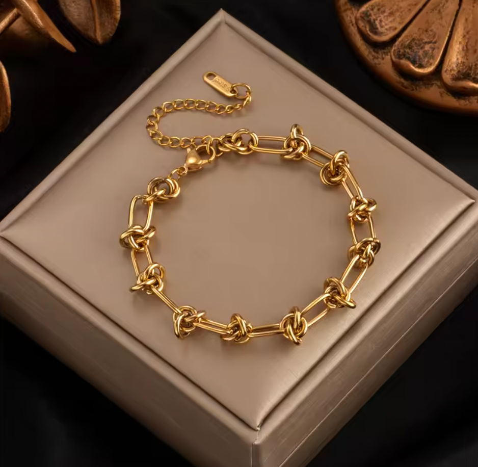 Knots Golden Bracelet