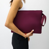 OVERSIZED WRISTLET POUCH BERRY